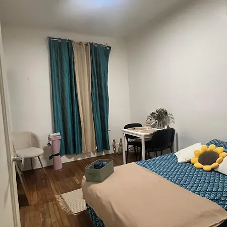 15 Mins From Paris Апартаменты *