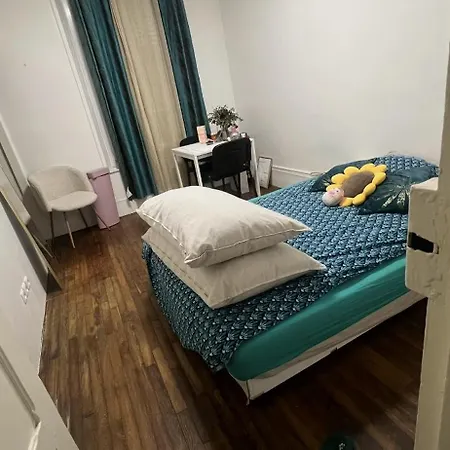 Апартаменты 15 Mins From Paris *